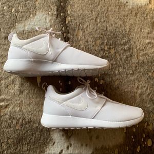 Solid White Nike Roshe